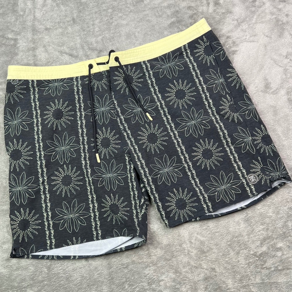 Roark The Chiller Tiare Boardshorts Men 40 6" Black Yellow Sun Floral 17 Outseam